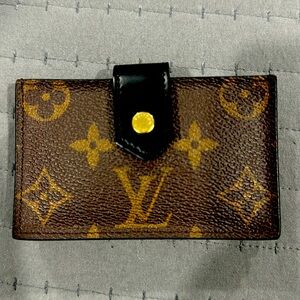 LV card holder in excellent condition.